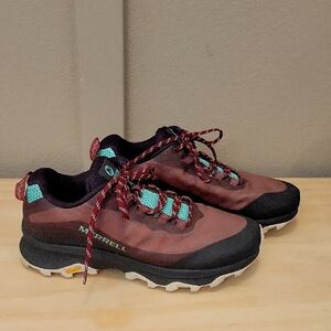 Merrell Womans 9.5 Maroon and Black Hiking Shoes
